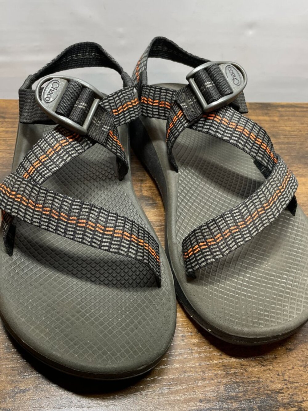 Chaco Z1 Classic Sandals Mens 10 Adjustable Strap Hiking Water Shoes Gray Orange